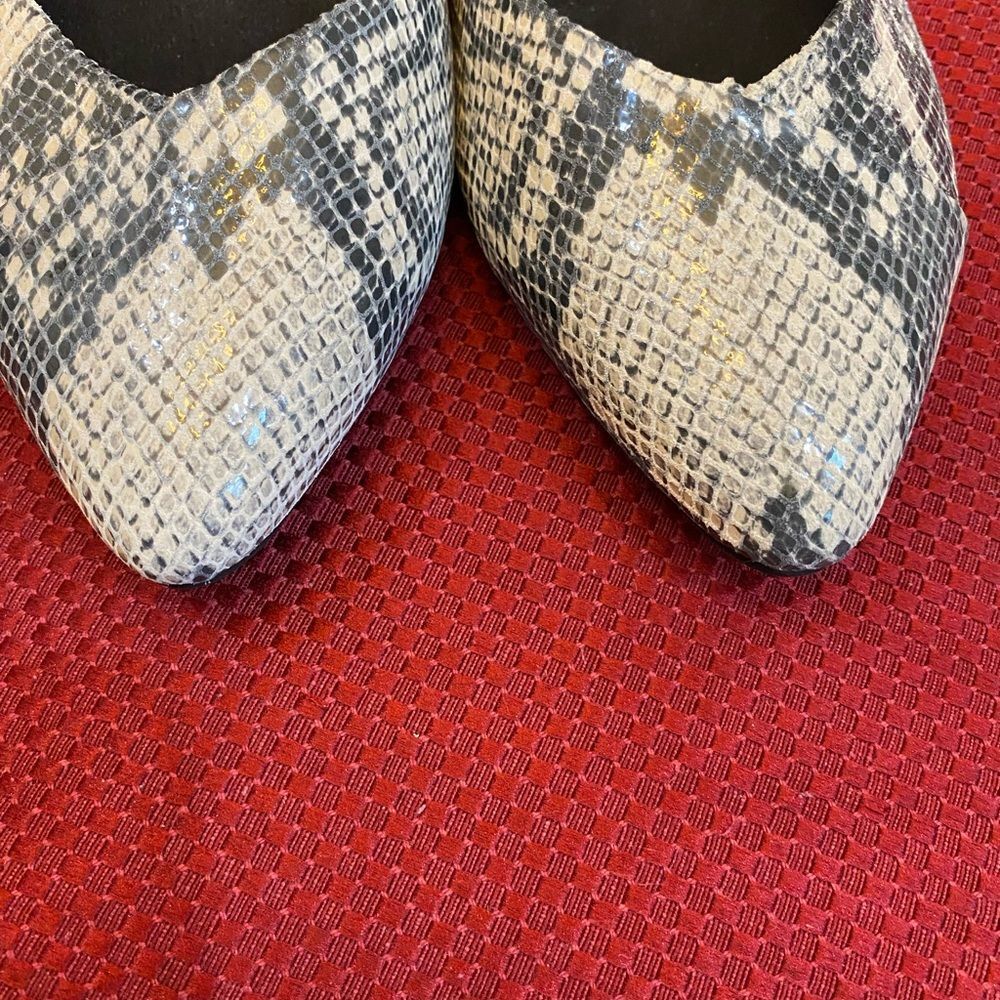 Vionic Caballo Snake Skin Print Pointed Ballet Fl… - image 2